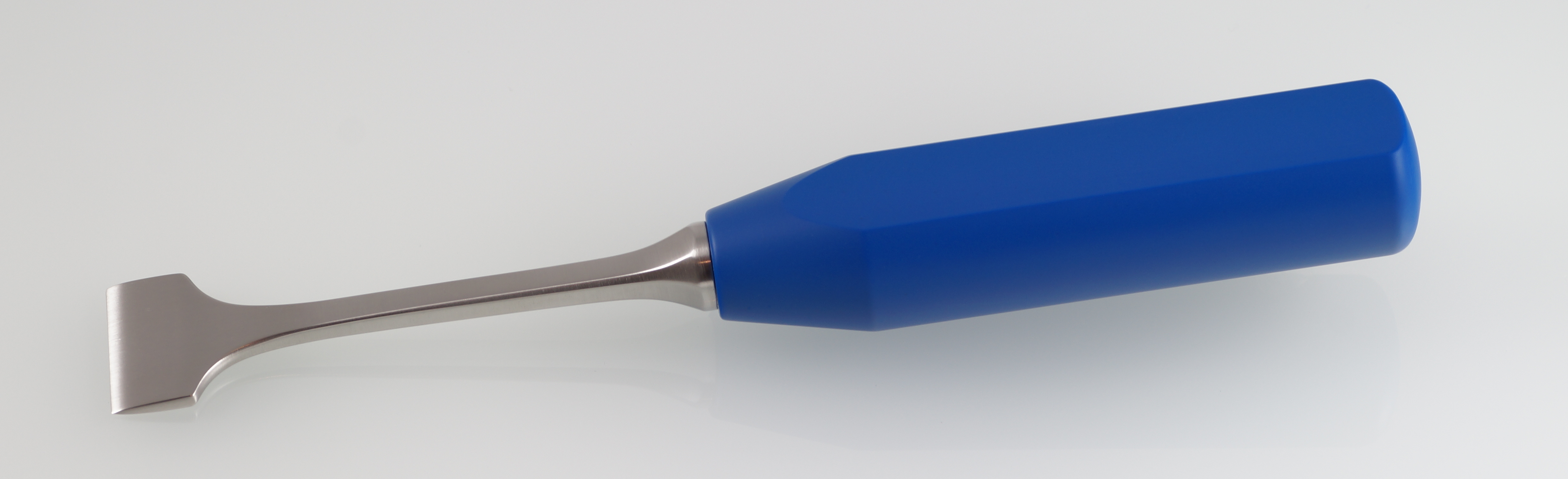 orthopedic LEXER chisel with blue handle
